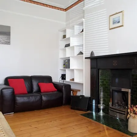 Central And Spacious 2 Bedroom Flat With Garden Edinburgh Exterior photo