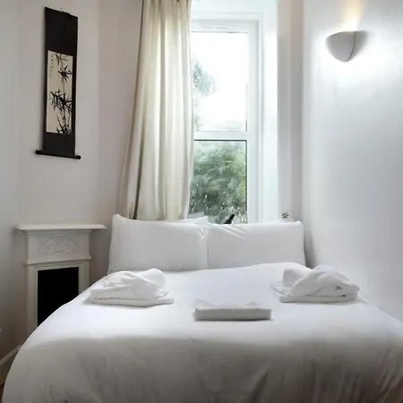 Central And Spacious 2 Bedroom Flat With Garden Edinburgh Exterior photo