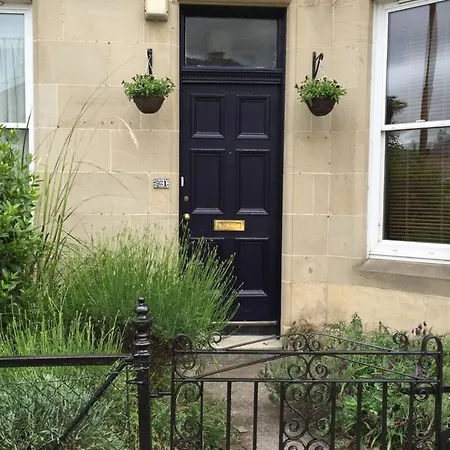 Central And Spacious 2 Bedroom Flat With Garden Edinburgh Exterior photo