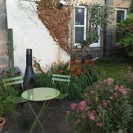 Central And Spacious 2 Bedroom Flat With Garden Edinburgh Exterior photo