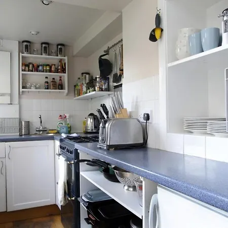 Central And Spacious 2 Bedroom Flat With Garden Edinburgh Exterior photo