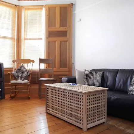 Central And Spacious 2 Bedroom Flat With Garden Edinburgh Exterior photo